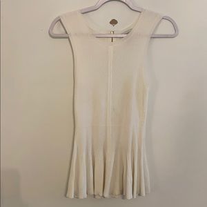 Sleeveless knit  top